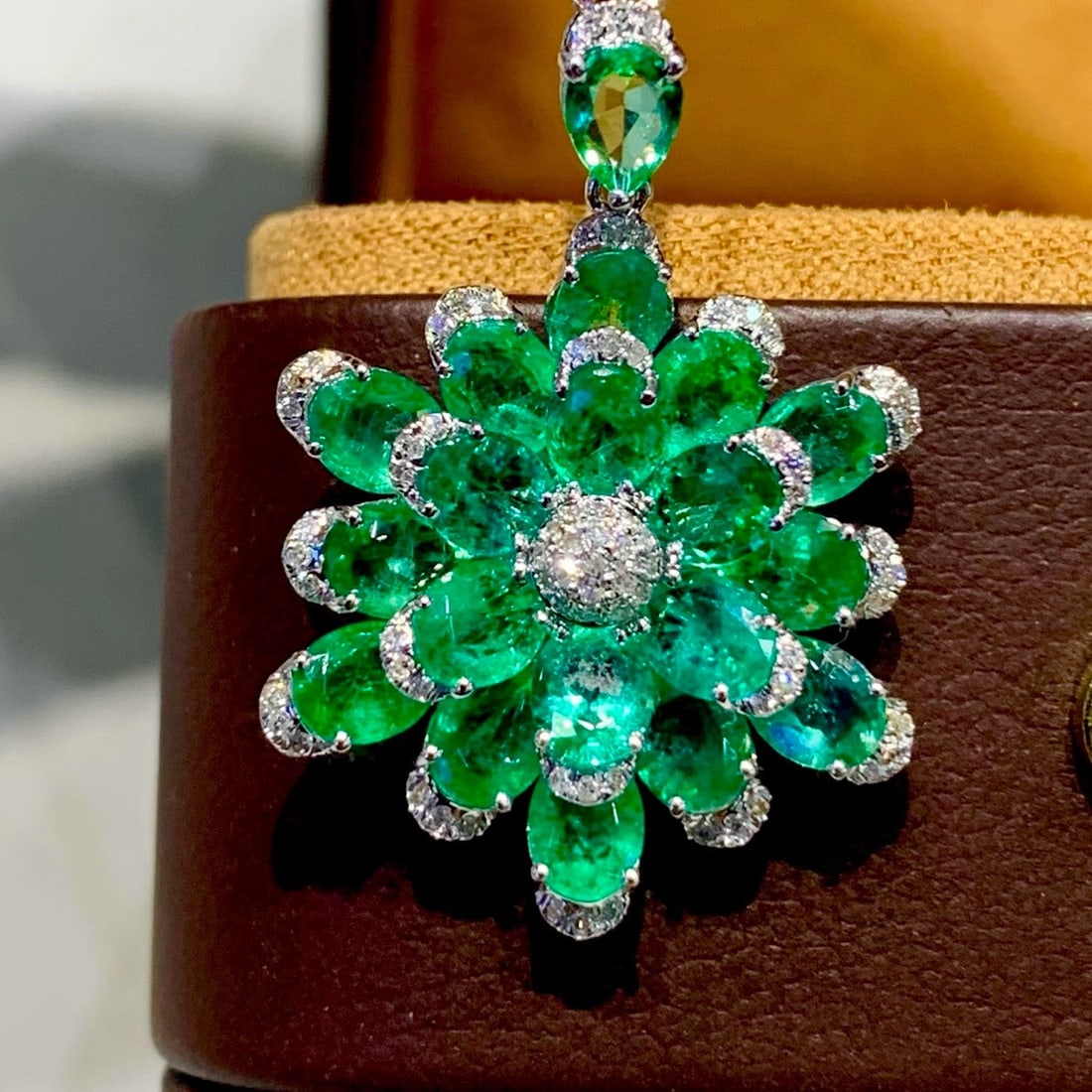 14k Gold 4.3 Ct Natural Emerald & Diamond Pendant( Without Chain ) - 2