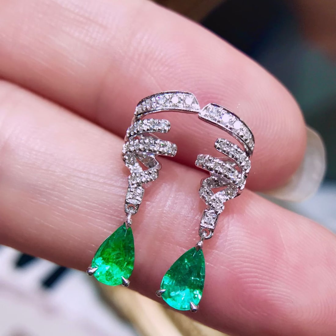 14k Gold 1.03 Ctw Natural Emerald & Diamond Earrings - 3
