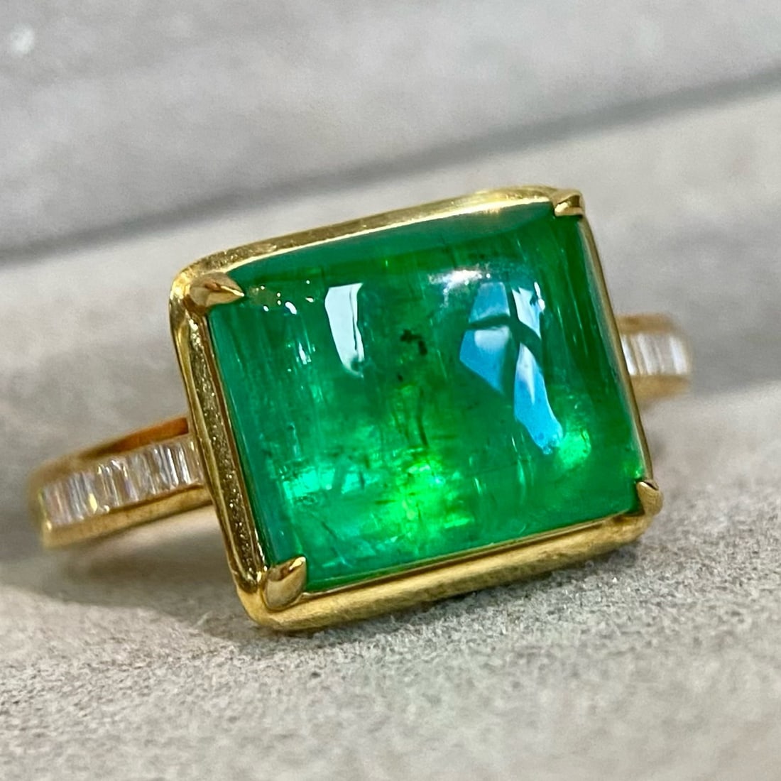 14k Gold 5 Ct Natural Emerald & Diamond Ring - 2