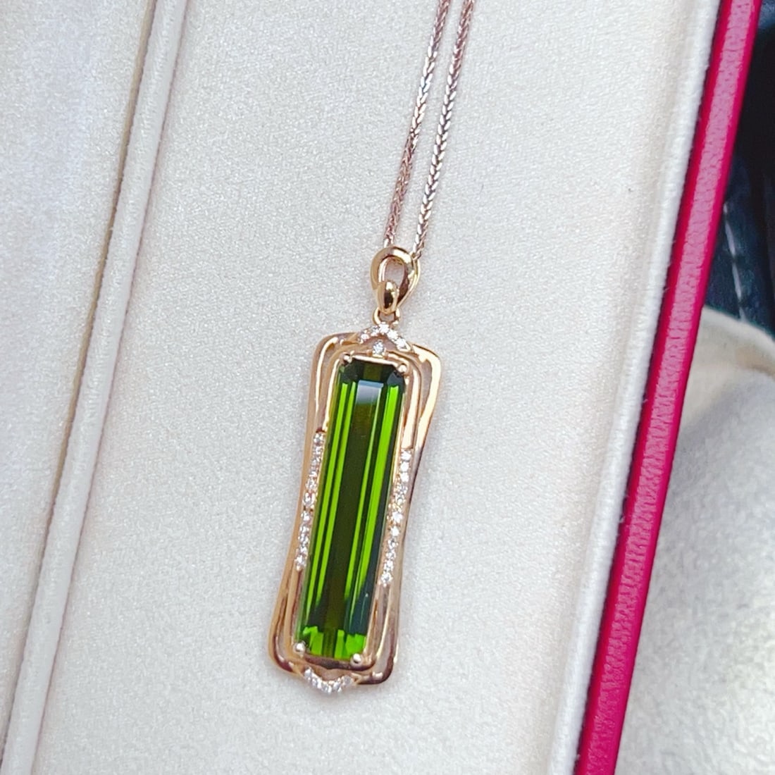 14k Gold 6.45 Ct Natural Tourmaline & Diamond Pendant( Without Chain ): Ref:231170099 // gold content:14k gold // main gemstone:tourmaline // shape:octagonal // carat weight:6. 45ct // color:green // treatment:natural // // adjacent gemstone 2 : diamond // number of