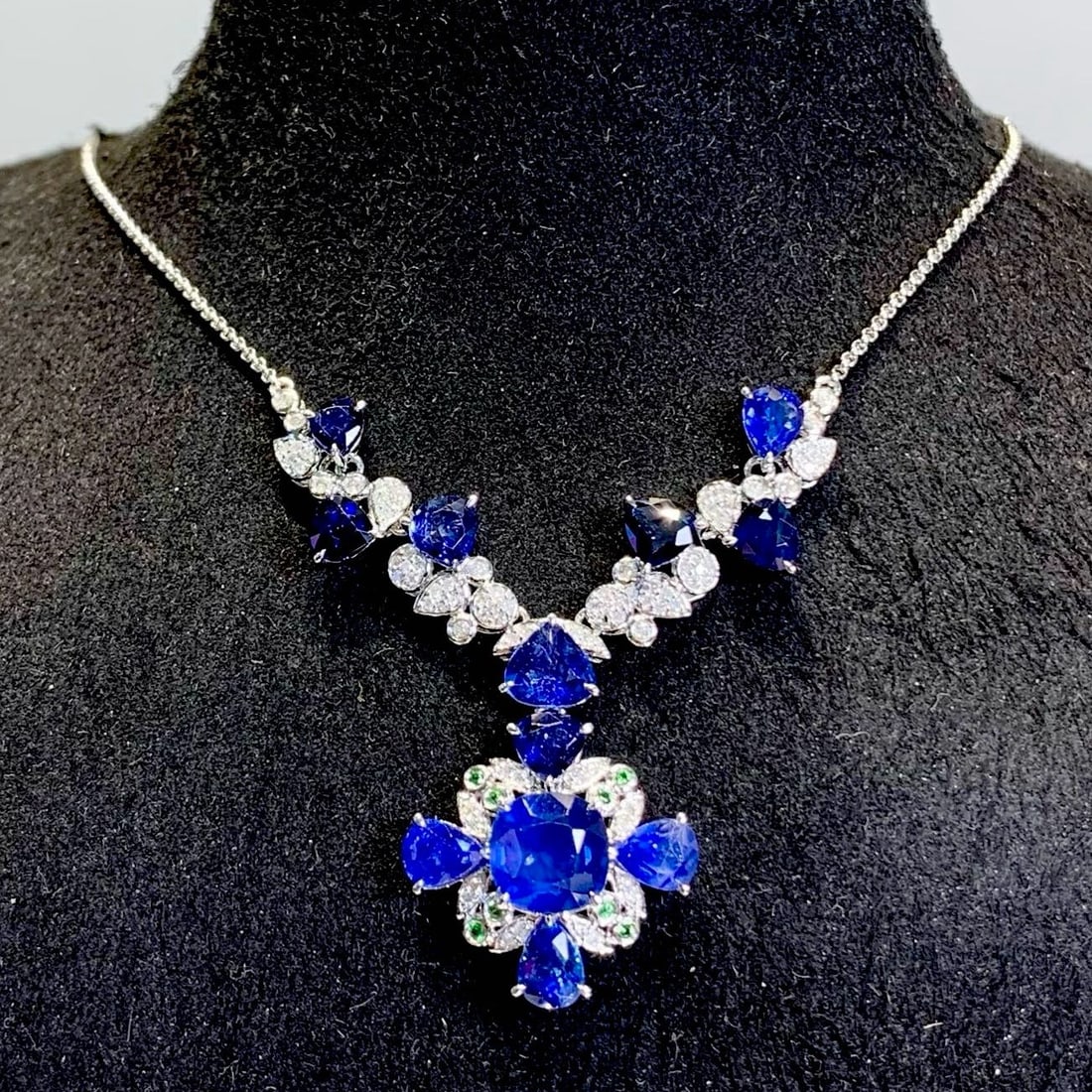 14k Gold 6.02 Ct Natural Sapphire & Diamond Necklace: Ref:231170101 // gold content:14k gold // main gemstone:sapphire // shape:multiple // carat weight:6. 02ct // color:blue // treatment:natural // // adjacent gemstone 2 : diamond // shape:round //