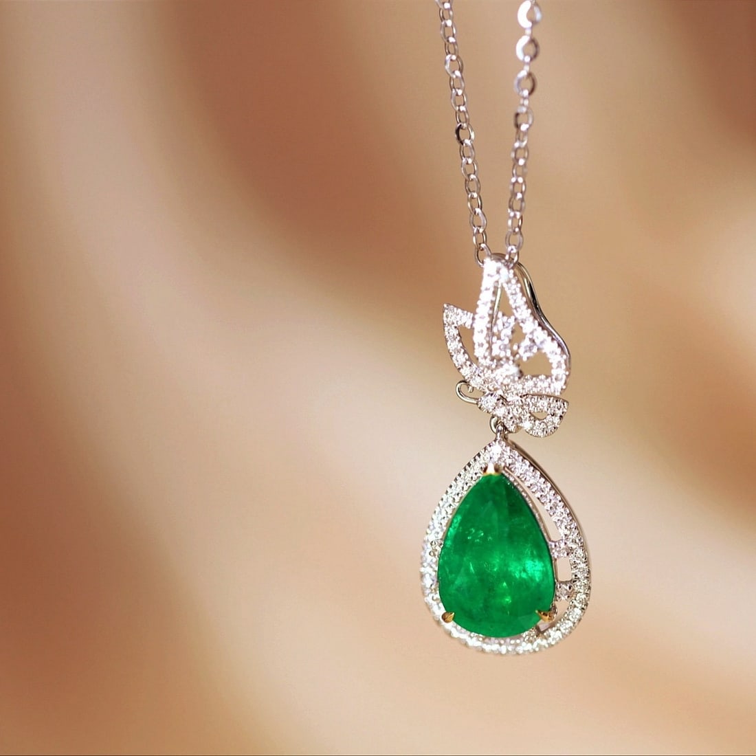 14k Gold 2.73 Ctw Vivid Green Natural Emerald & Diamond Necklace - 2