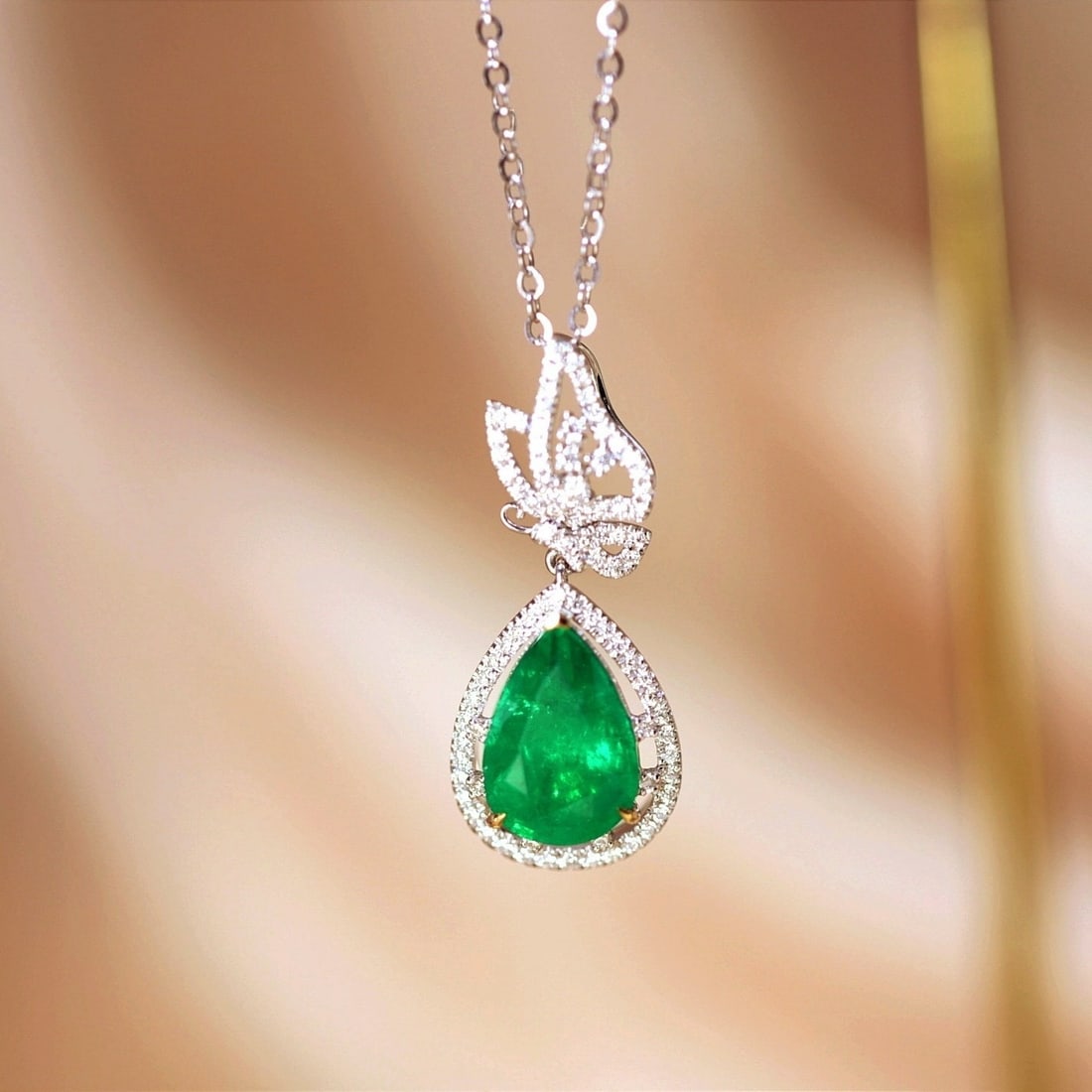 14k Gold 2.73 Ctw Vivid Green Natural Emerald & Diamond Necklace - 3