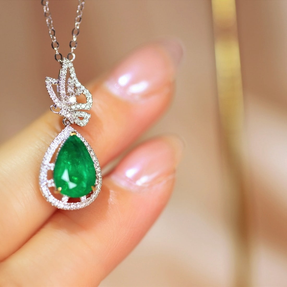 14k Gold 2.73 Ctw Vivid Green Natural Emerald & Diamond Necklace - 5