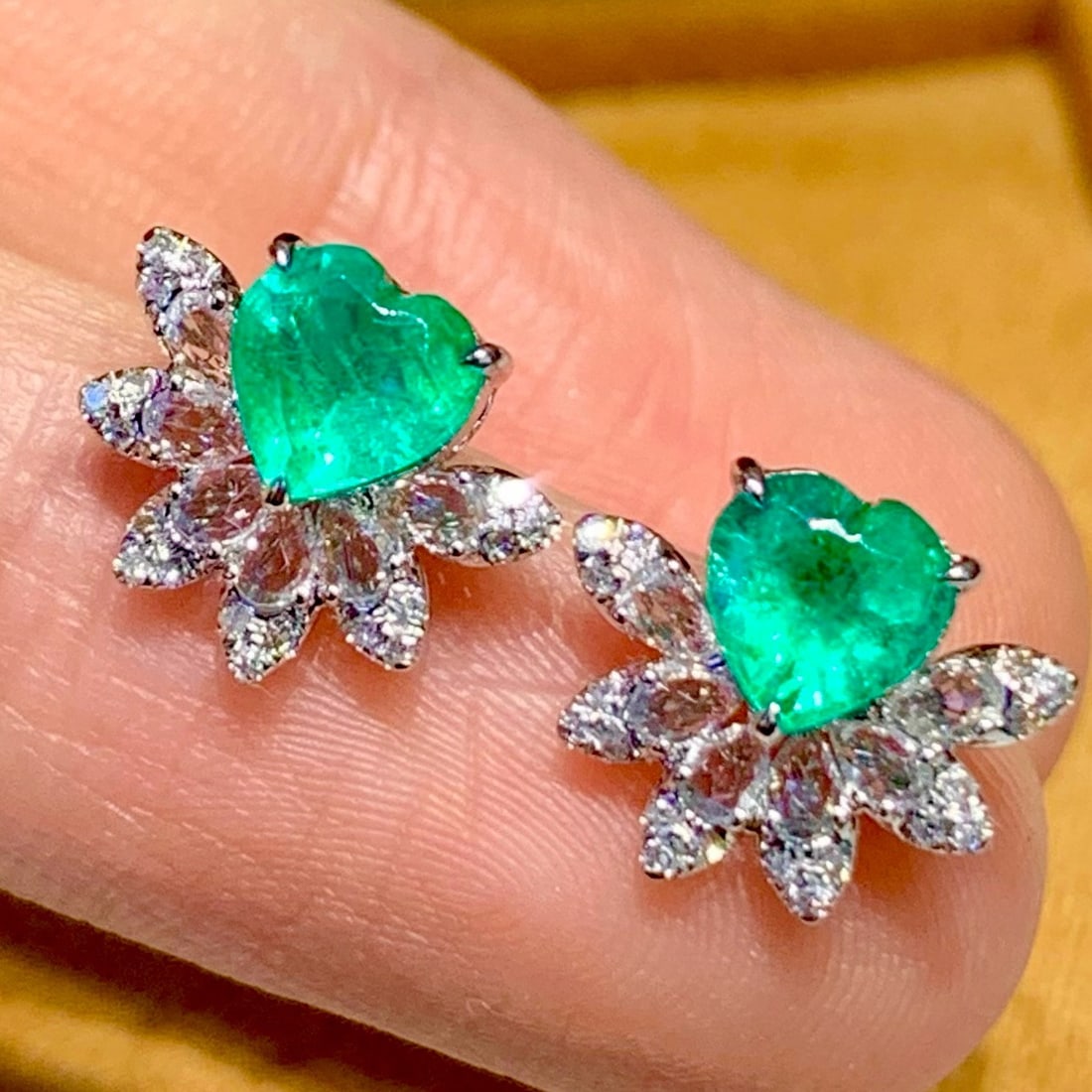 14k Gold 1.02 Ct Natural Emerald & Diamond Earrings - 3