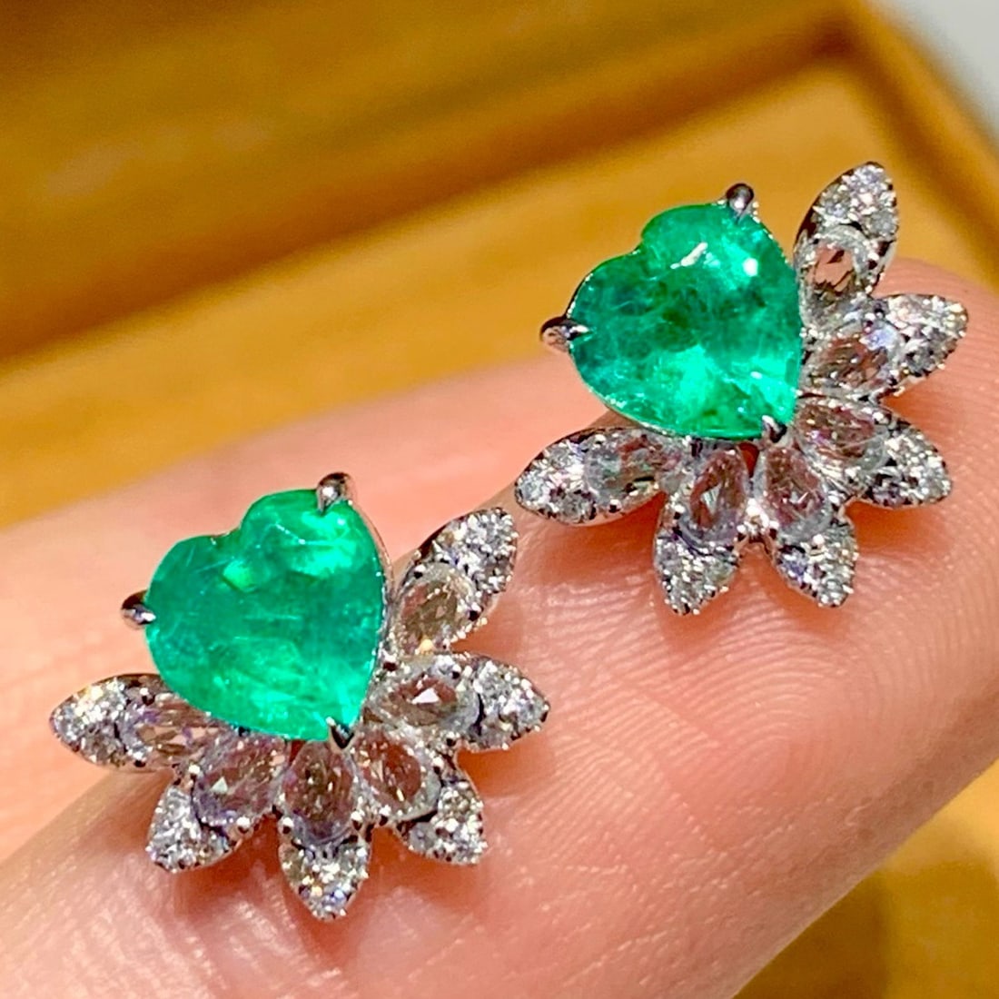 14k Gold 1.02 Ct Natural Emerald & Diamond Earrings - 4