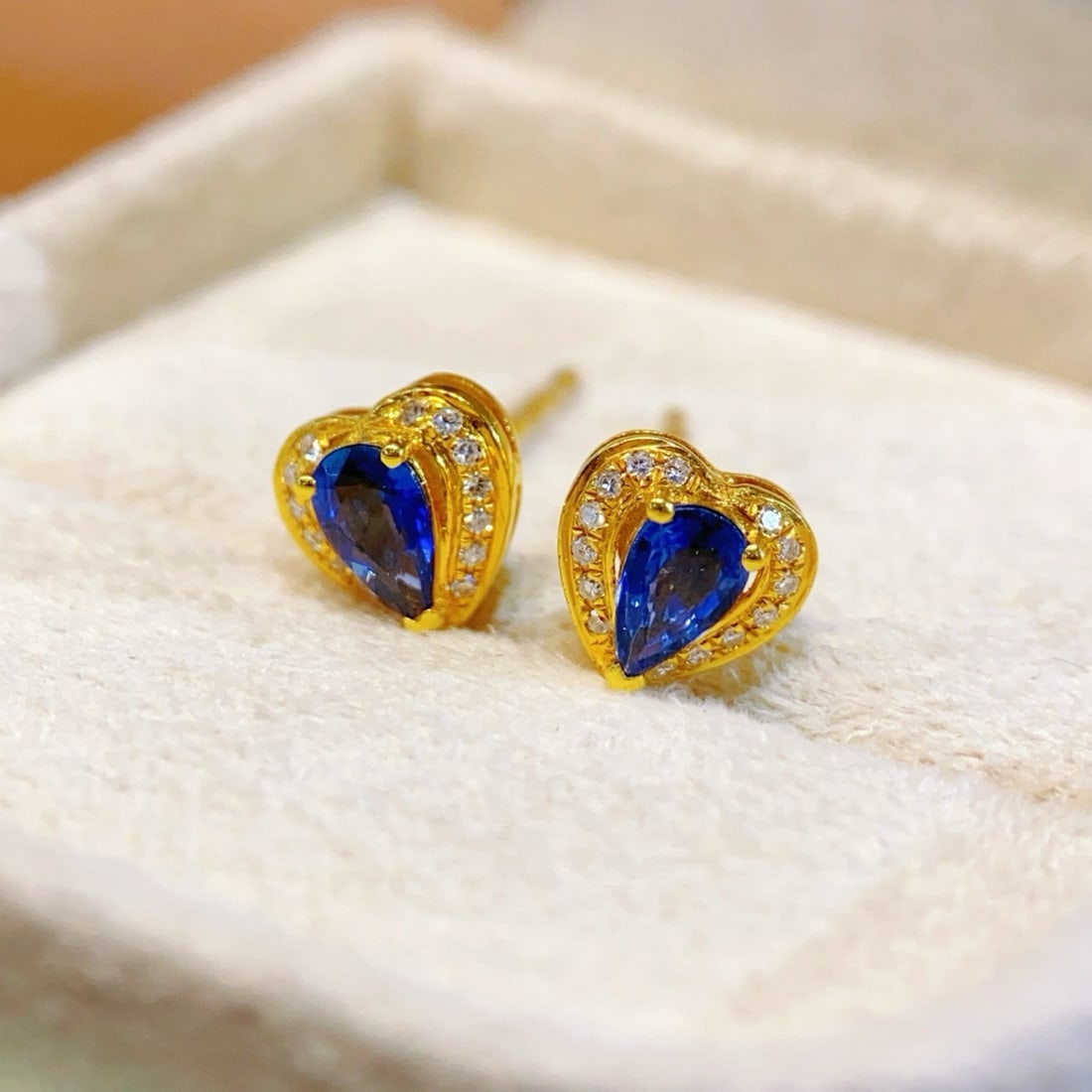 14k Gold 0.5 Ct Vivid Blue Natural Sapphire & Diamond Earrings - 2