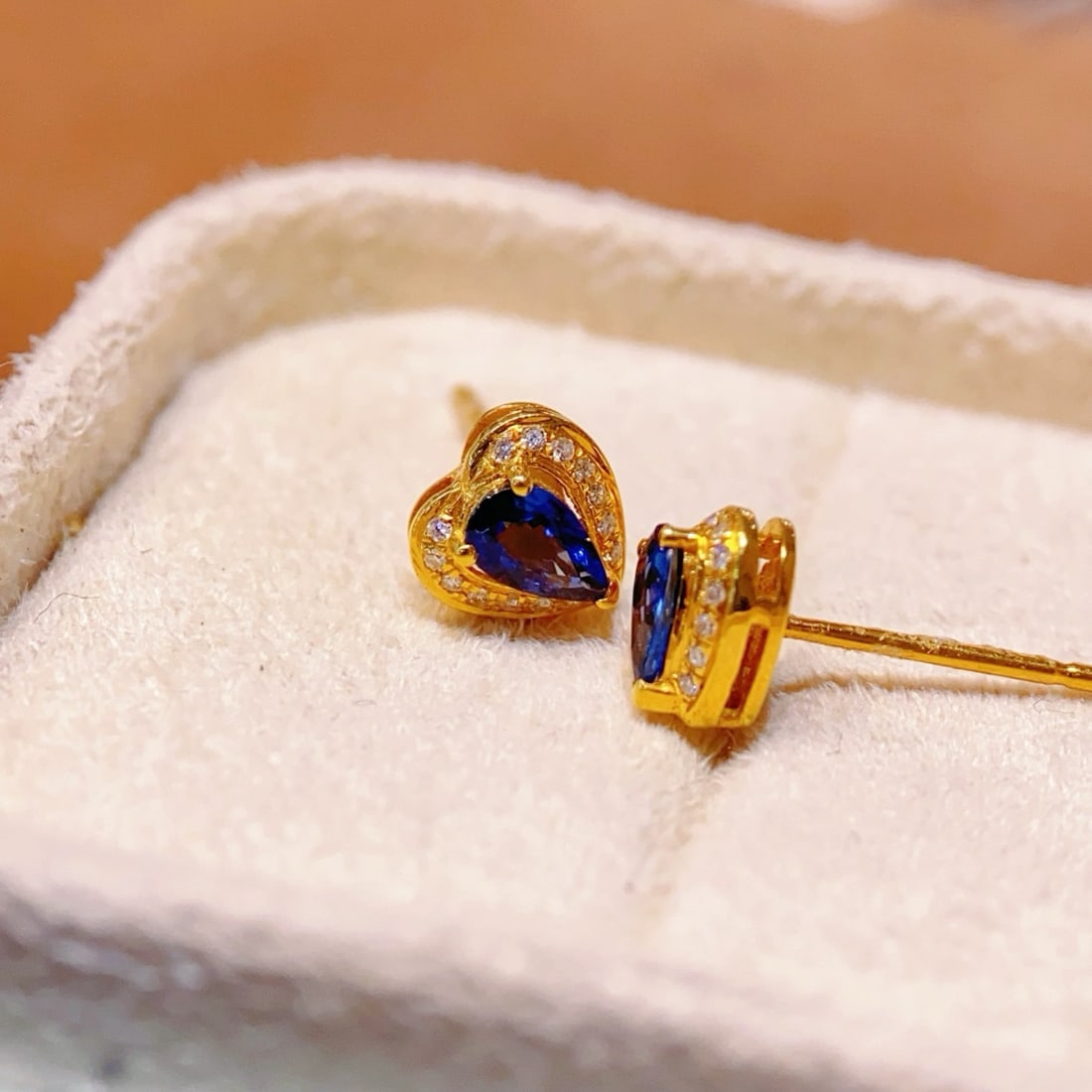 14k Gold 0.5 Ct Vivid Blue Natural Sapphire & Diamond Earrings - 3