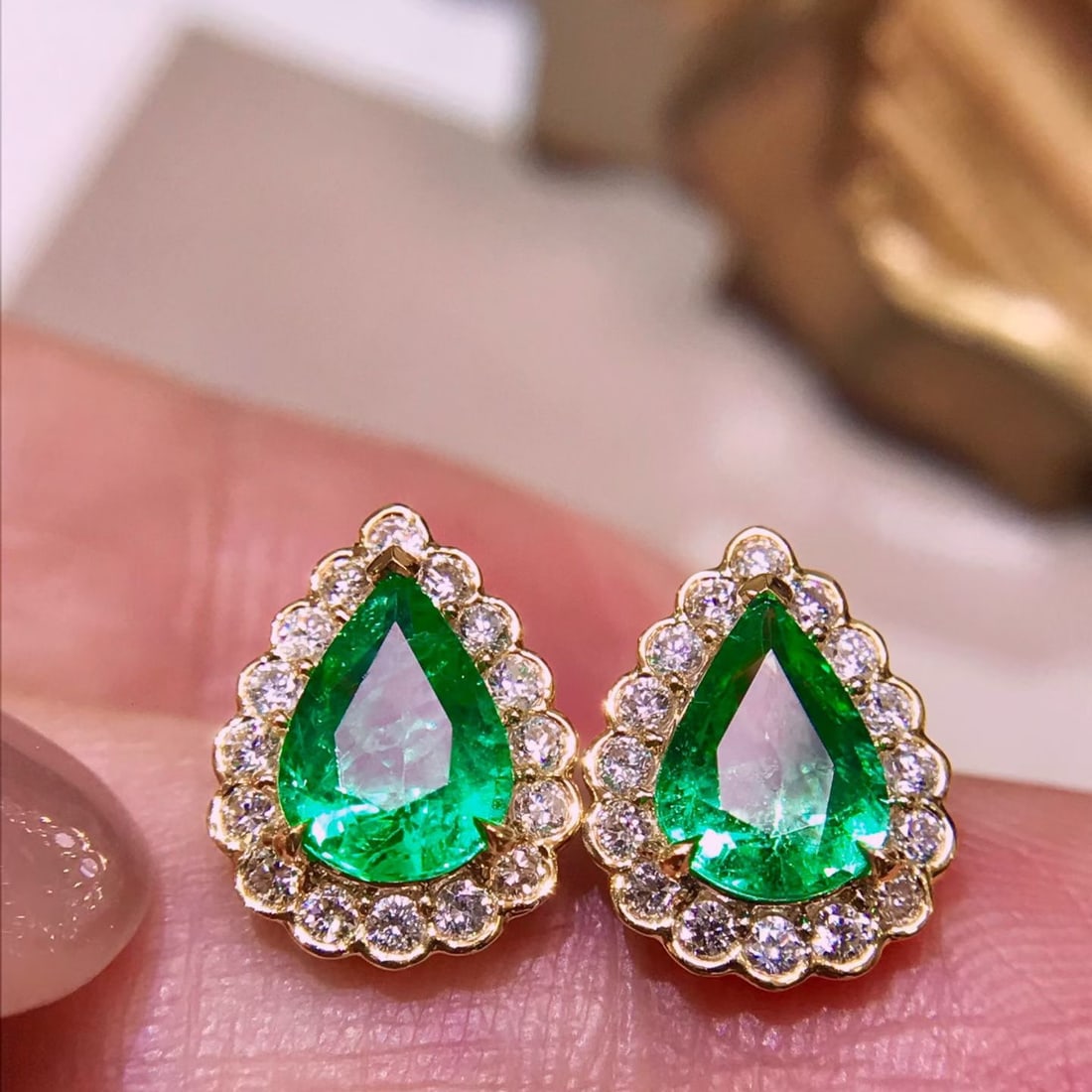 14k Gold 1.1 Ct Natural Emerald & Diamond Earrings - 2