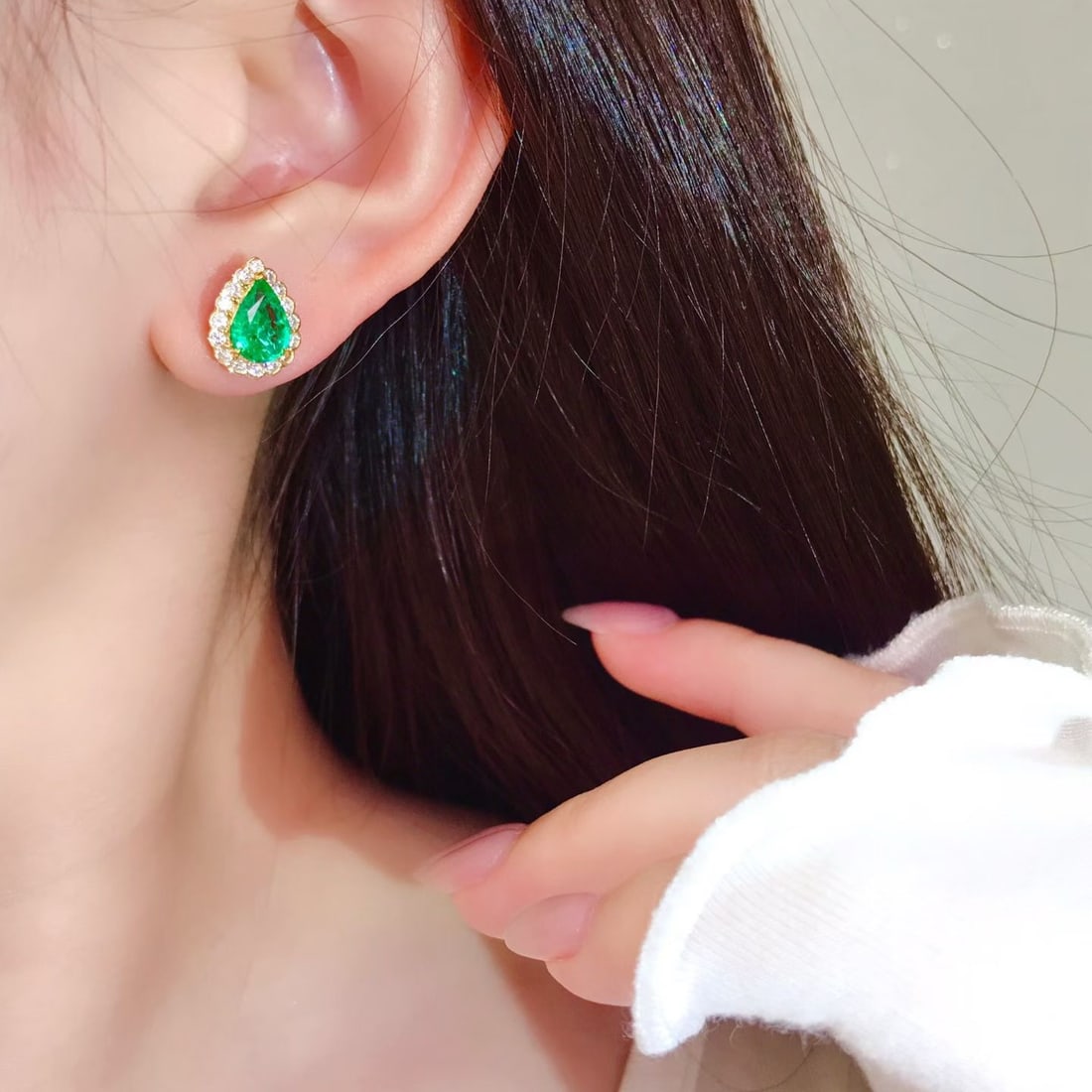 14k Gold 1.1 Ct Natural Emerald & Diamond Earrings - 4