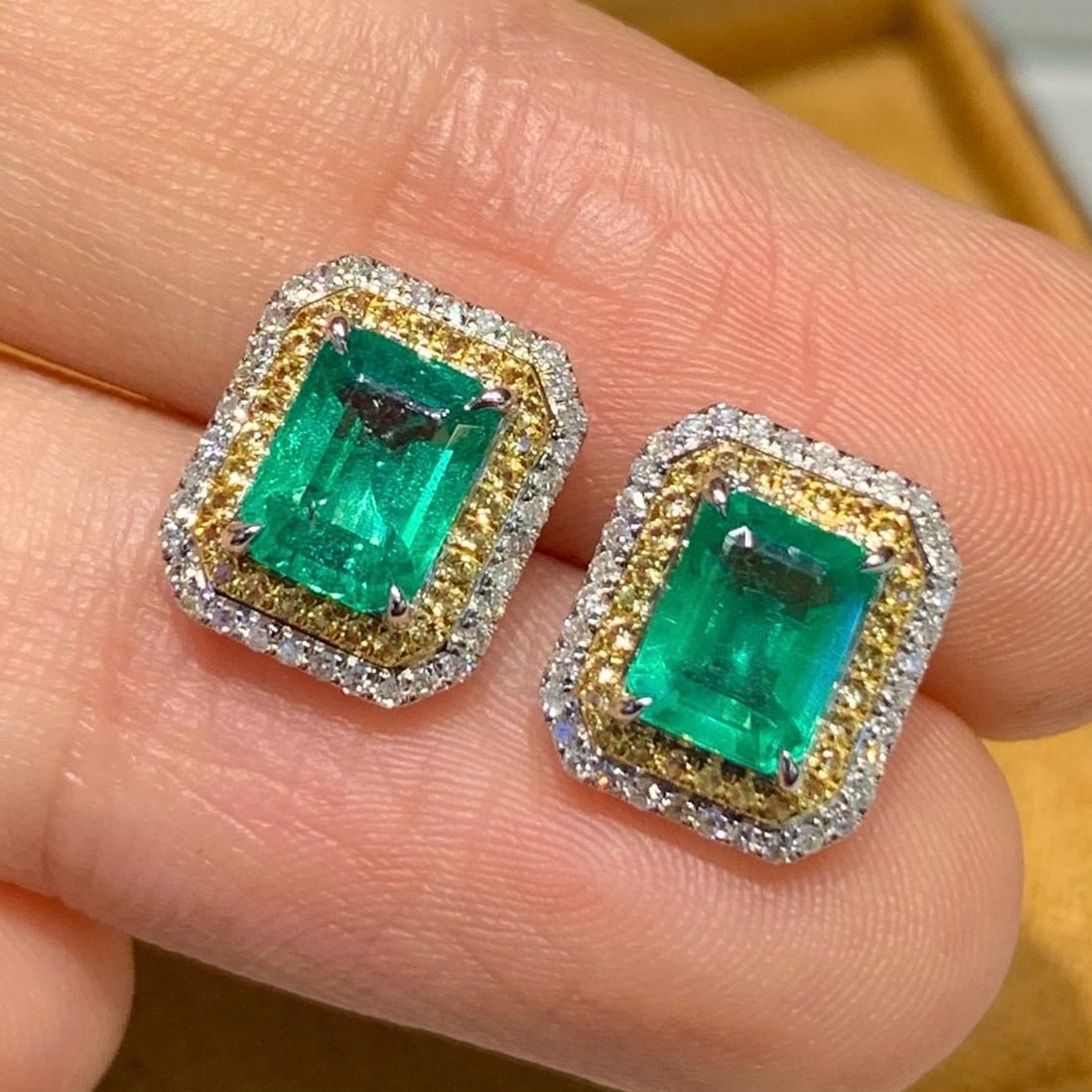 14k Gold 1.45 Ct Natural Emerald & Diamond Earrings - 3