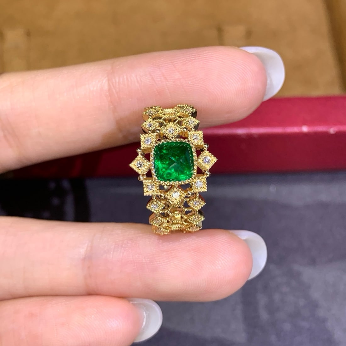 14k Gold 1.04 Ctw Vivid Green Natural Emerald & Diamond Ring - 4