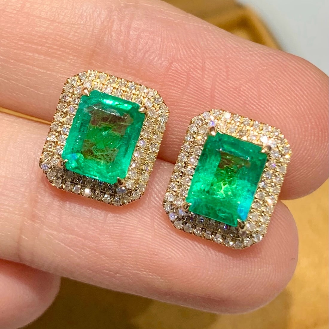 14k Gold 2.4 Ct Natural Emerald & Diamond Earrings - 3