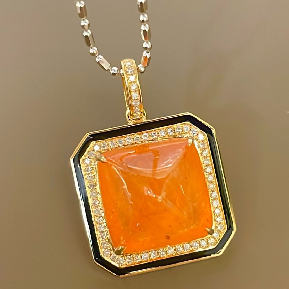 14k Gold 11.8 Ct Natural Spessartine & Diamond Pendant( Without Chain ): Ref:231170131 // gold content:14k gold // main gemstone:spessartine // shape:sugar-loaf // carat weight:11. 8ct // color:orange // treatment:natural // // adjacent gemstone 2 : diamond // shape:round