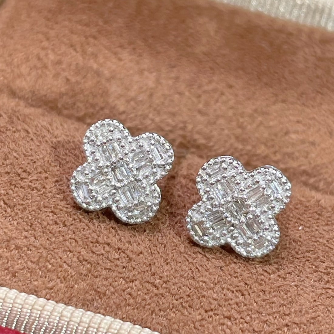 14k Gold 0.20 Ct Natural H Diamond Earrings: Ref:231170132 // gold content:14k gold // main gemstone:diamond // shape:baguette // carat weight:0. 20ct // clarity grade:vs-si // color:h // treatment:natural // Condition: New Low Estimate: