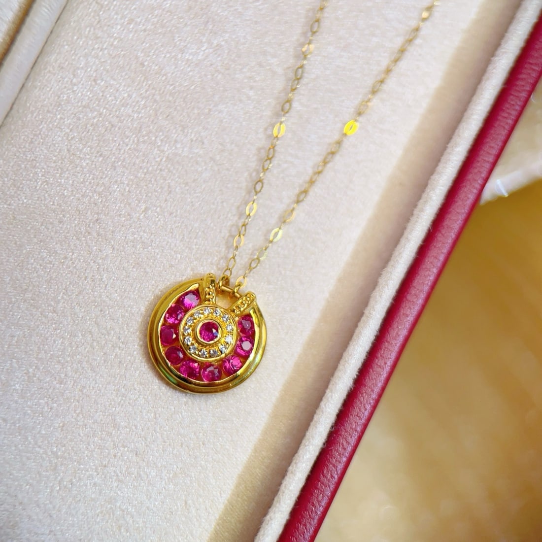 14k Gold 0.7 Ct Natural Ruby & Diamond Necklace: Ref:231170133 // gold content:14k gold // main gemstone:ruby // shape:round // carat weight:0. 7ct // color:red // treatment:natural // cut grade:g // // adjacent gemstone 2 : diamond // number of