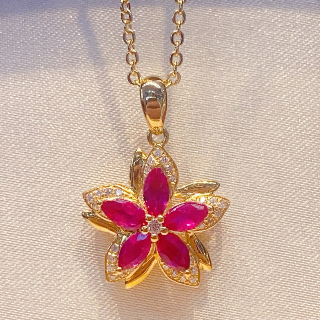 14k Gold 0.95 Ct Natural Ruby & Diamond & Flowers Pendant( Without Chain ): Ref:231170134 // gold content:14k gold // main gemstone:ruby // shape:marquise // carat weight:0. 95ct // color:red // treatment:natural // // adjacent gemstone 2 : diamond // number of stones:31 //