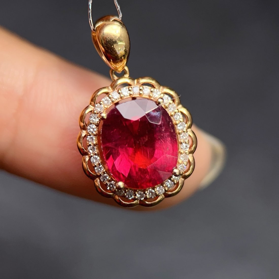 14k Gold 3.65 Ctw Natural Tourmaline & Diamond Pendant( Without Chain ): Ref:231170135 // gold content:14k gold // main gemstone:tourmaline // shape:oval // carat weight:3. 5ct // color:red // treatment:natural // // adjacent gemstone 2 : diamond // number of stones:30 //