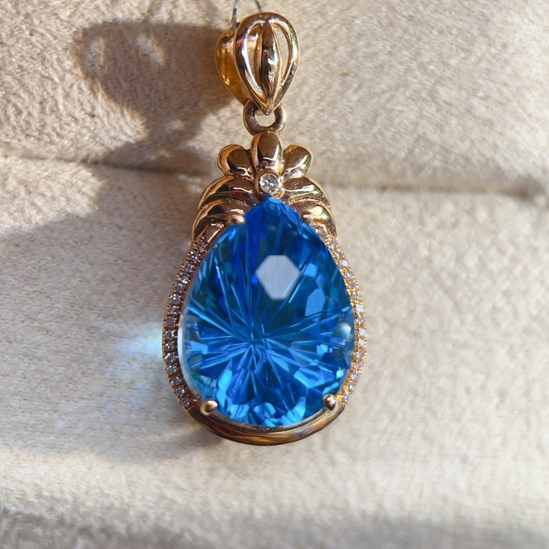 14k Gold 11.45 Ct Natural Topaz & Diamond Pendant( Without Chain ) - 3