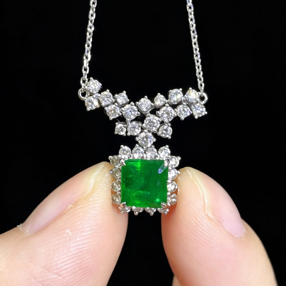 14k Gold 2.18 Ctw Natural Emerald & Diamond Necklace: Ref:231170138 // gold content:14k gold // main gemstone:emerald // shape:octagonal // carat weight:1. 48ct // color:green // treatment:natural // // adjacent gemstone 2 : diamond // shape:round // car