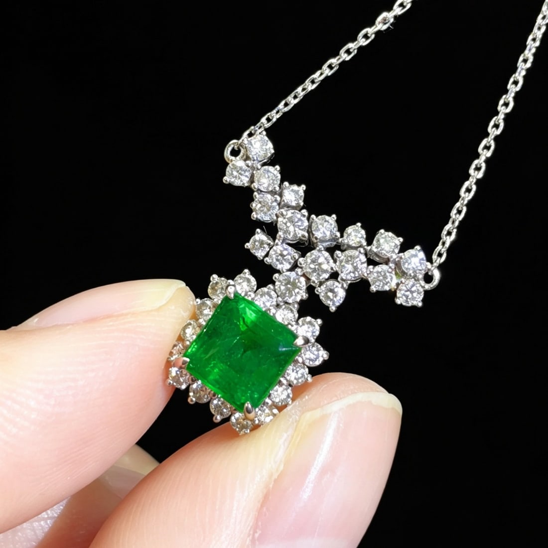 14k Gold 2.18 Ctw Natural Emerald & Diamond Necklace - 3