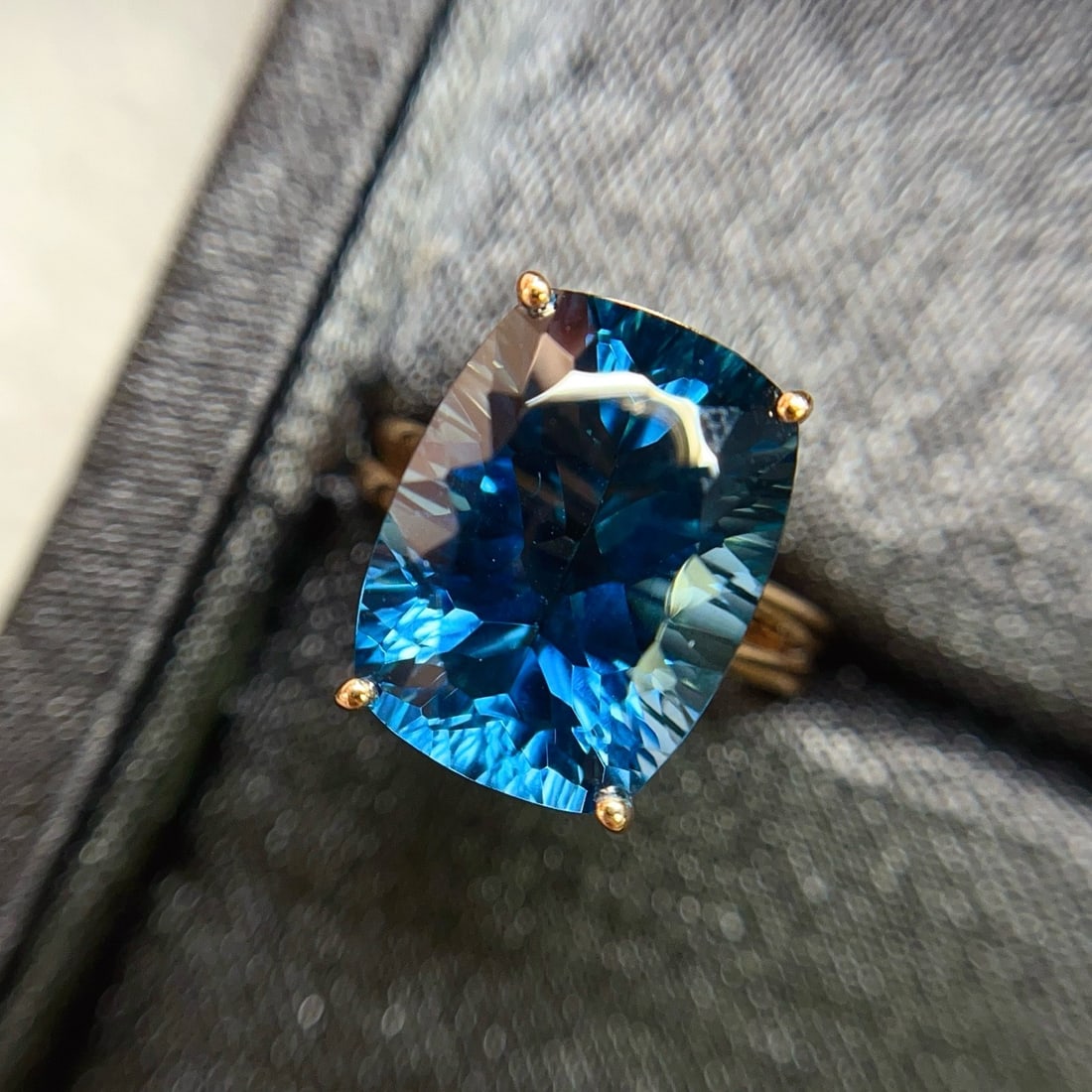 14k Gold 11.20 Ct Natural Topaz Ring: Ref:231170144 // gold content:14k gold // ring size:7. 25us // // main gemstone:topaz // shape:cushion // carat weight:11. 20ct // color:blue // treatment:natural // Condition: New Low Estimate: 2600.