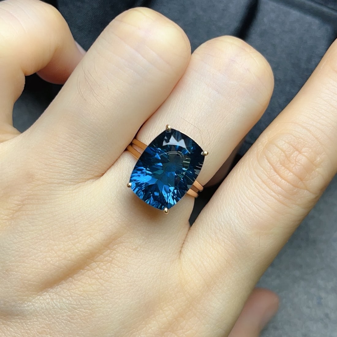 14k Gold 11.20 Ct Natural Topaz Ring - 3