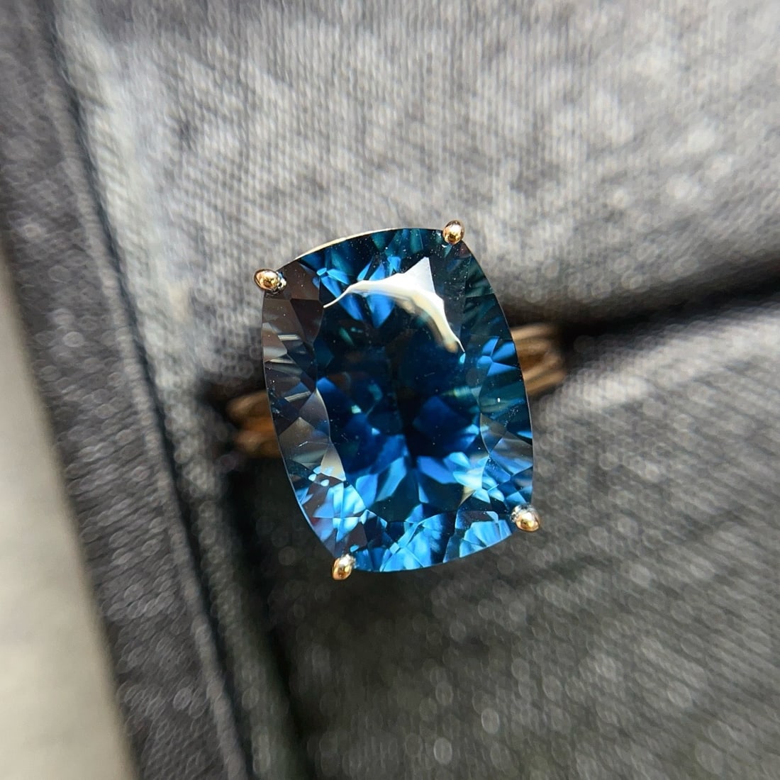 14k Gold 11.20 Ct Natural Topaz Ring - 6