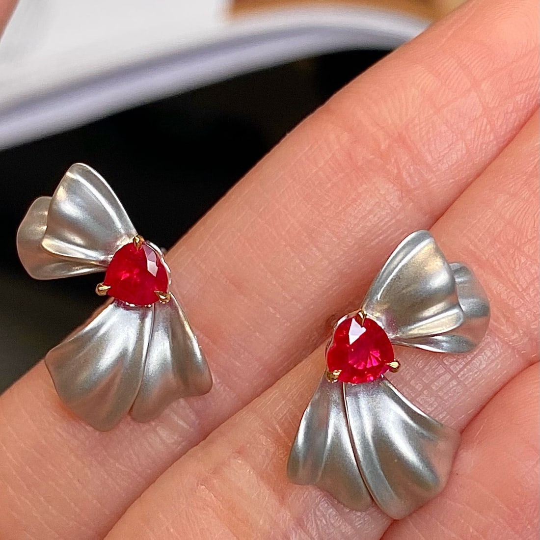 14k Gold 0.86 Ct Vivid Red Natural Ruby Earrings - 3