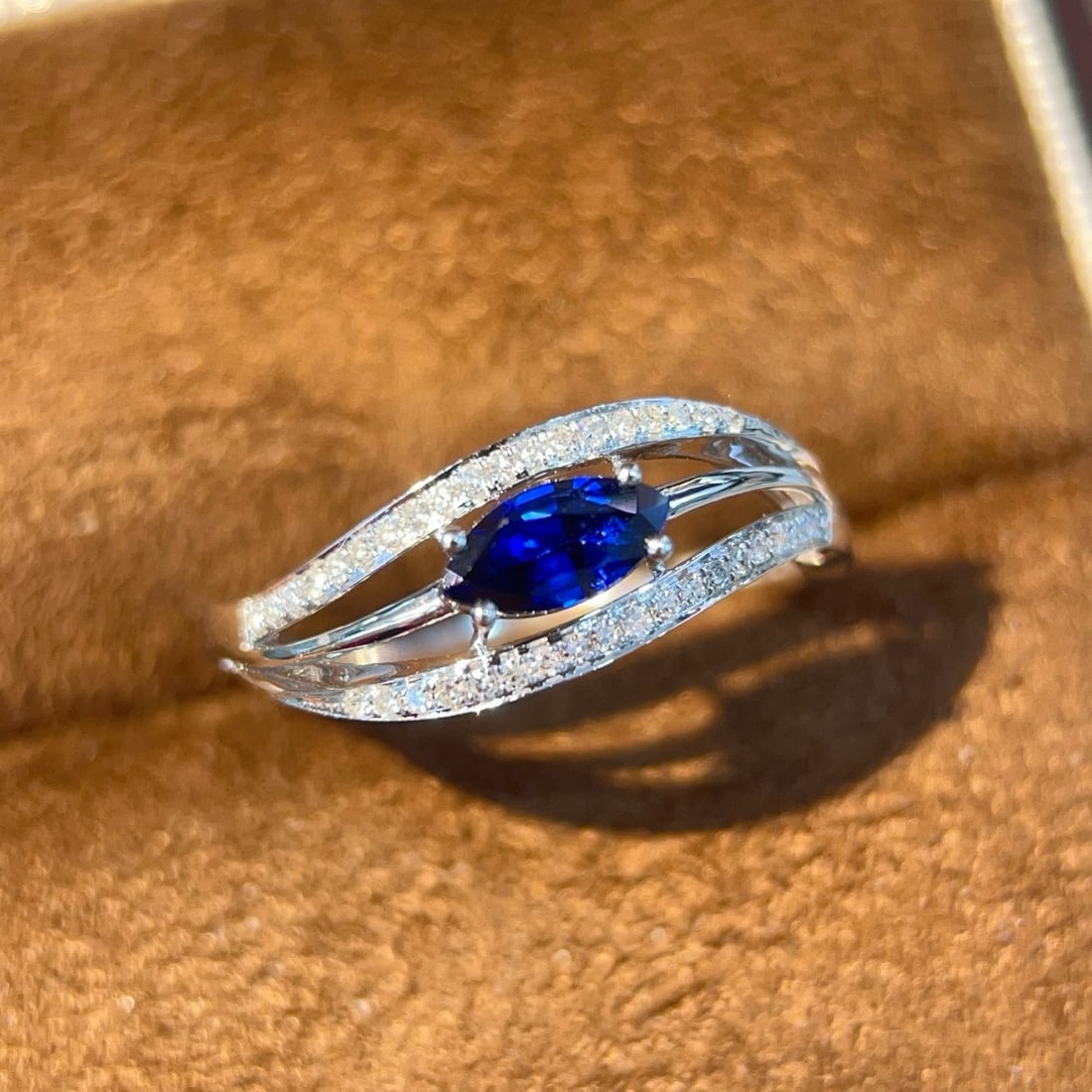 14k Gold 0.55 Ctw Natural Sapphire & Diamond Ring: Ref:231170149 // gold content:14k gold // ring size:7. 25us // // main gemstone:sapphire // shape:marquise // carat weight:0. 46ct // color:blue // treatment:natural // // adjacent gemstone 2 :