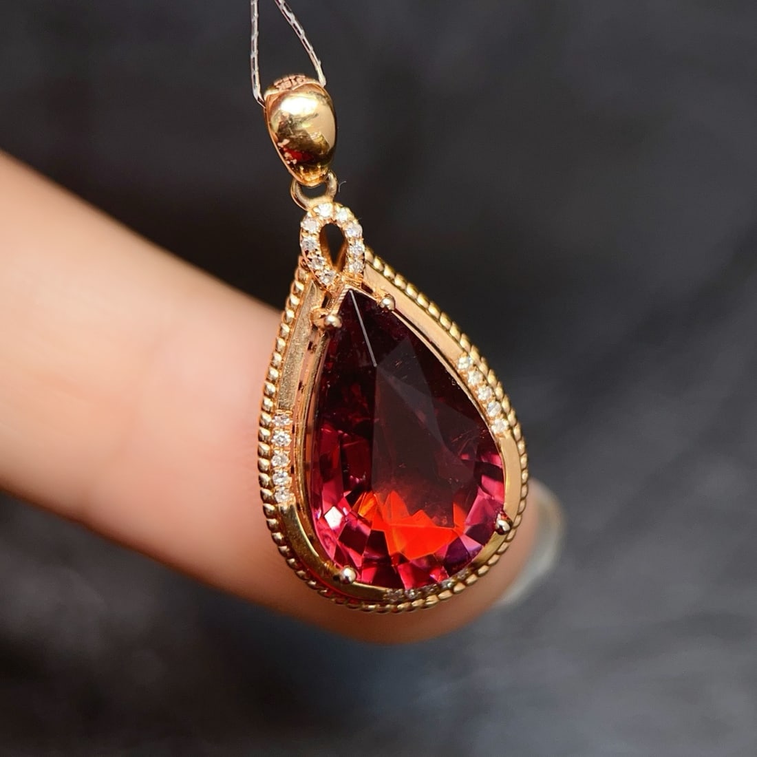 14k Gold 5.65 Ct Natural Tourmaline & Diamond Pendant( Without Chain ): Ref:231170160 // gold content:14k gold // main gemstone:tourmaline // shape:pear // carat weight:5. 65ct // color:red // treatment:natural // // adjacent gemstone 2 : diamond // number of stones:24
