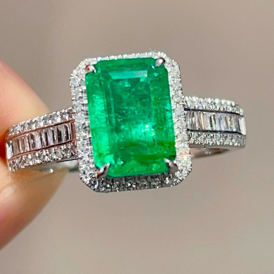 14k Gold 2.2 Ctw Natural Emerald & Diamond Ring - 2