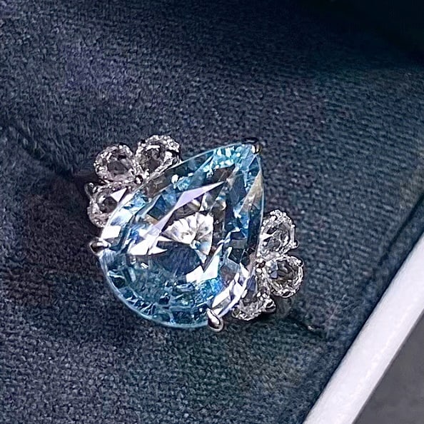 14k Gold 5.27 Ctw Natural Aquamarine & Sapphire Ring: Ref:231170163 // gold content:14k gold // ring size:7. 25us // // main gemstone:aquamarine // shape:pear // carat weight:4. 7ct // color:blue // treatment:natural // // adjacent gemstone 2 : sapphire