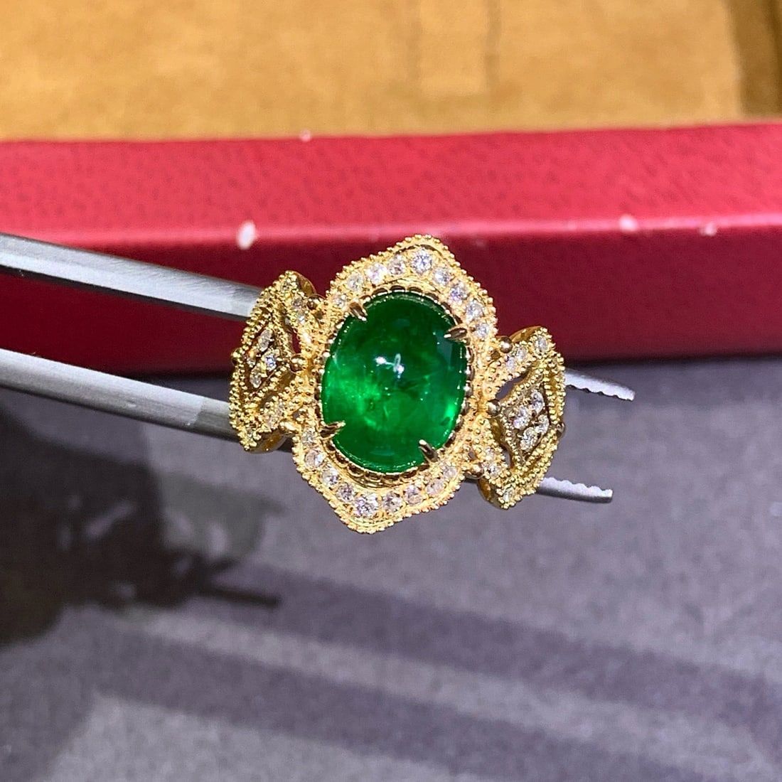 14k Gold 2.97 Ctw Vivid Green Natural Emerald & Diamond Ring: Ref:231170175 // gold content:14k gold // ring size:7. 25us // // main gemstone:emerald // shape:oval // carat weight:2. 74ct // color:vivid green // treatment:natural // // adjacent gemstone 2 :