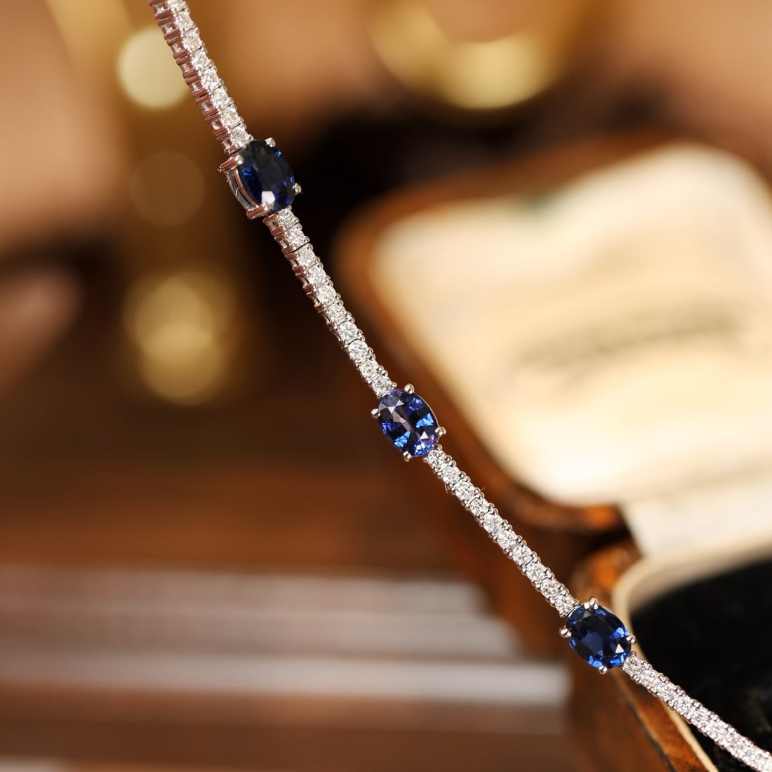 14k Gold 3.77 Ctw Natural Sapphire & Diamond Bracelet: Ref:231170184 // gold content:14k gold // main gemstone:sapphire // shape:oval // carat weight:2. 81ct // color:blue // treatment:natural // // adjacent gemstone 2 : diamond // shape:round // carat