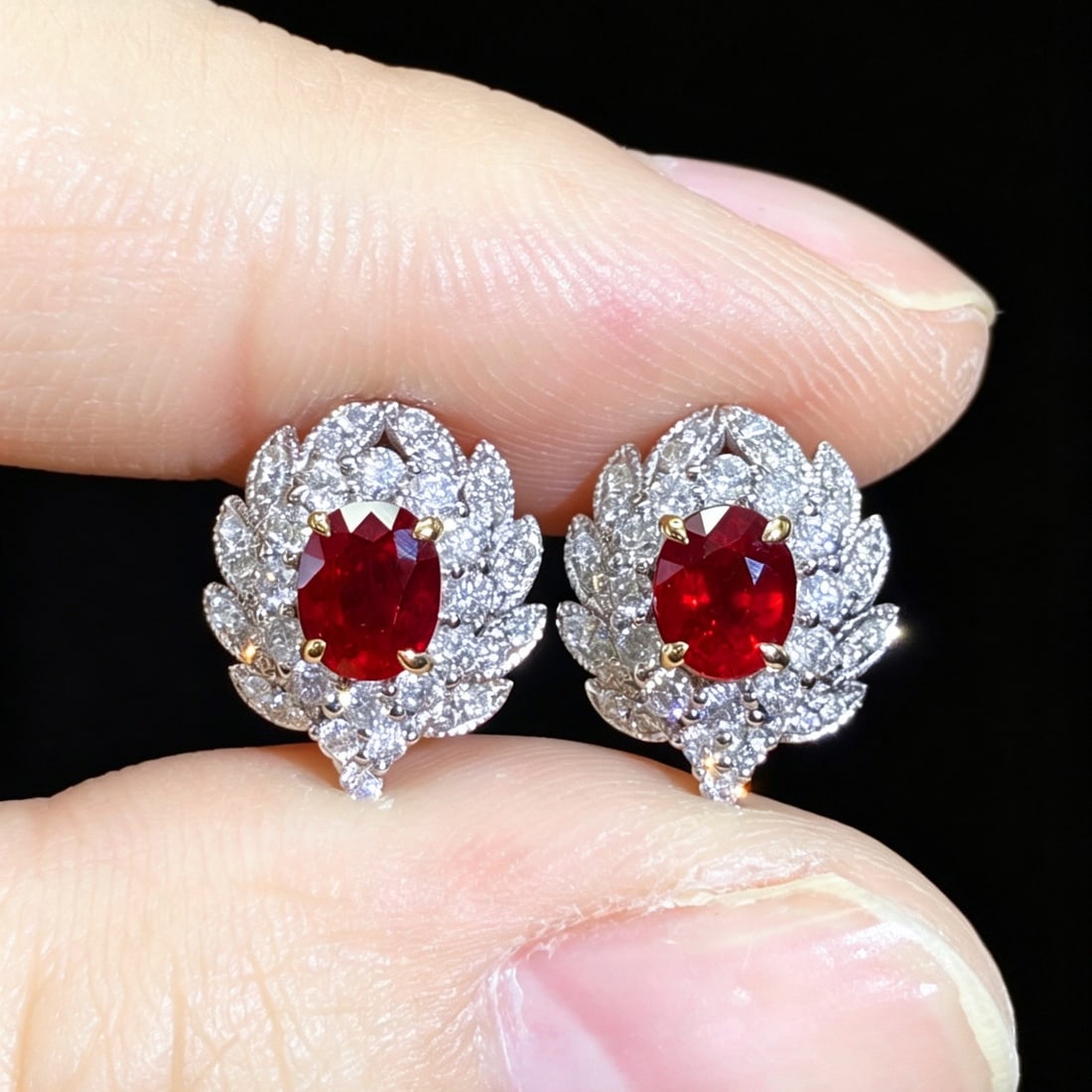 14k Gold 1.50 Ctw Vivid Red Natural Ruby & Diamond Earrings: Ref:231170188 // gold content:14k gold // main gemstone:ruby // shape:oval // carat weight:1. 00ct // color:vivid red // treatment:natural // // adjacent gemstone 2 : diamond // shape:round // carat