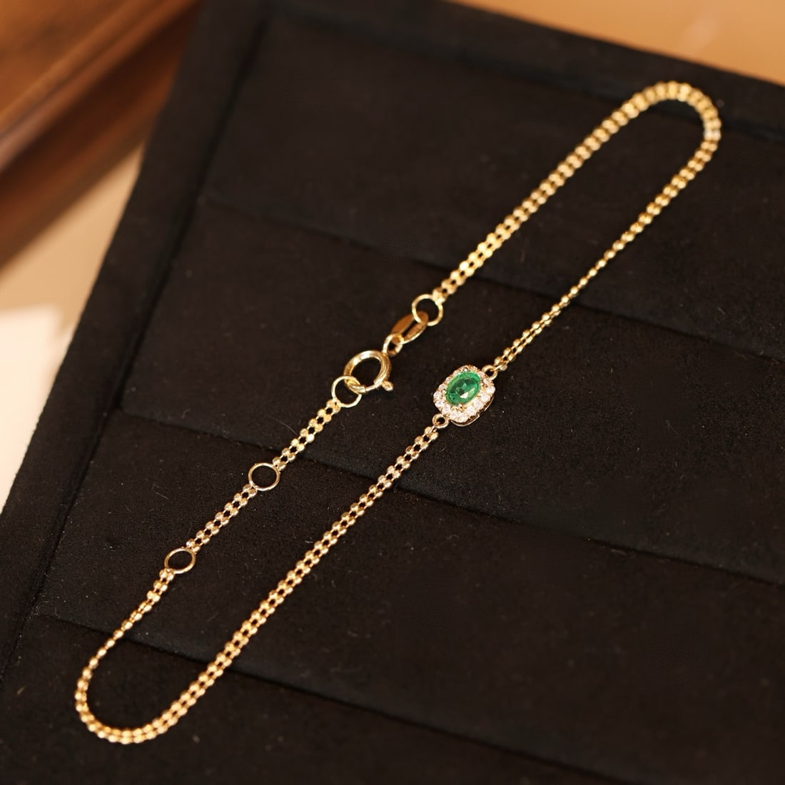 14k Gold 0.23 Ctw Natural Emerald & Diamond Bracelet: Ref:231170192 // gold content:14k gold // main gemstone:emerald // shape:oval // carat weight:0. 17ct // color:green // treatment:natural // // adjacent gemstone 2 : diamond // shape:round // carat