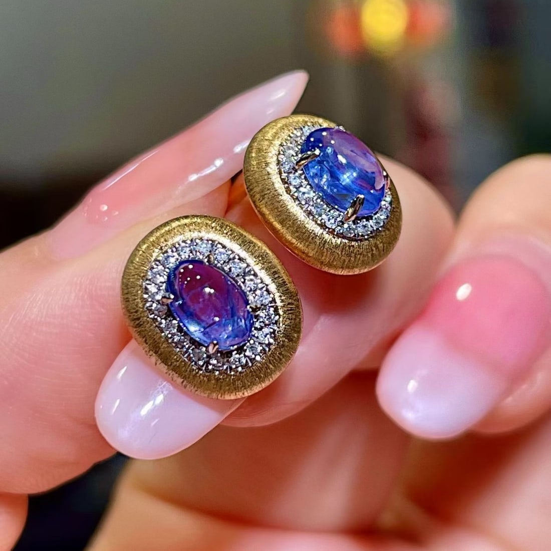 14k Gold 1.79 Ctw Natural Sapphire & Diamond Earrings: Ref:231170193 // gold content:14k gold // main gemstone:sapphire // shape:oval // carat weight:1. 65ct // color:blue // treatment:natural // // adjacent gemstone 2 : diamond // shape:round // carat