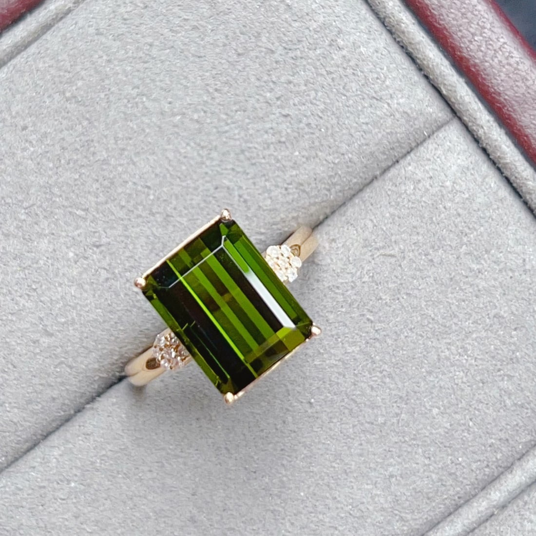 14k Gold 5.57 Ctw Natural Tourmaline & Diamond Ring: Ref:231170197 // gold content:14k gold // ring size:7. 25us // // main gemstone:tourmaline // shape:octagonal // carat weight:5. 5ct // color:green // treatment:natural // // adjacent gemstone 2 :