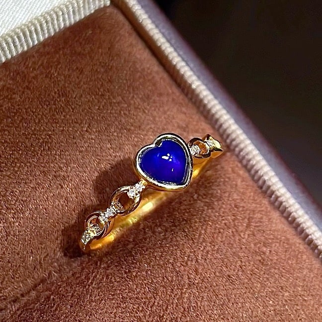 14k Gold 0.92 Ct Natural Sapphire & Diamond Ring: Ref:231170198 // gold content:14k gold // ring size:7. 25us // // main gemstone:sapphire // shape:heart // carat weight:0. 92ct // color:royal blue // treatment:natural // // adjacent gemstone 2 :
