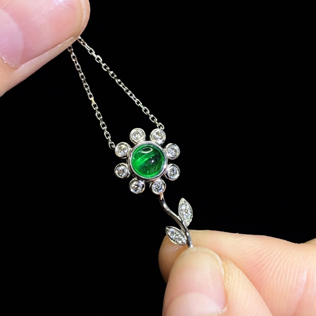 14k Gold 0.8 Ctw Vivid Green Natural Emerald & Diamond & Flowers Necklace - 3