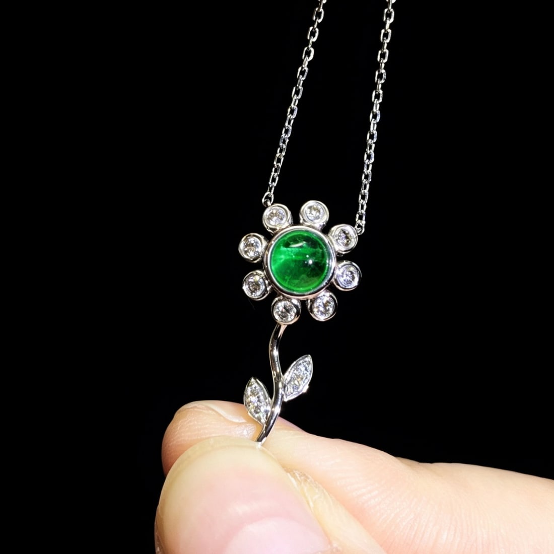 14k Gold 0.8 Ctw Vivid Green Natural Emerald & Diamond & Flowers Necklace - 4