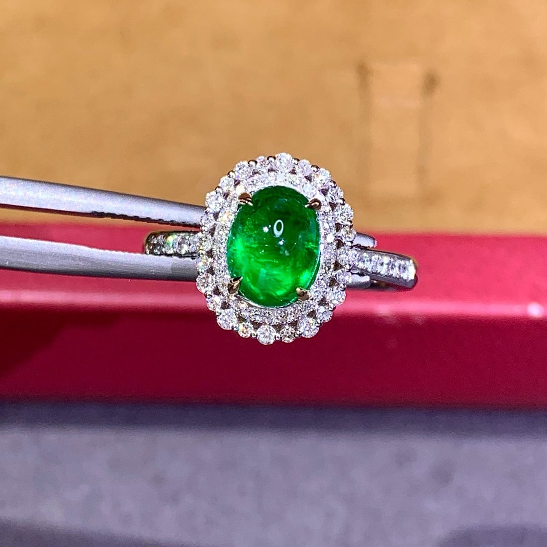 14k Gold 1.95 Ctw Vivid Green Natural Emerald & Diamond Ring: Ref:231170207 // gold content:14k gold // ring size:7. 25us // // main gemstone:emerald // shape:oval // carat weight:1. 6ct // color:vivid green // treatment:natural // // adjacent gemstone 2 : diamo