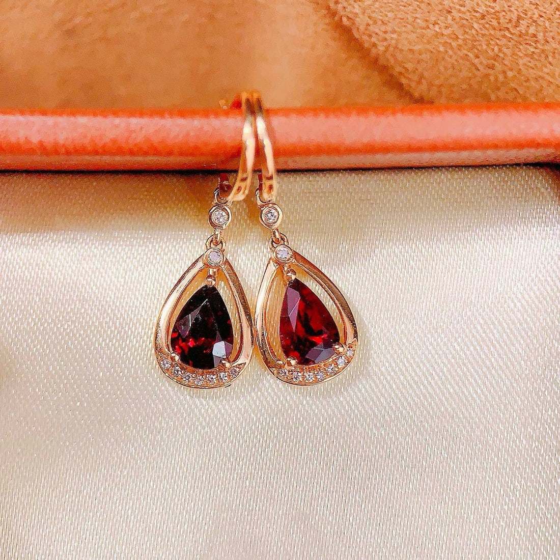 14k Gold 1.31 Ctw Natural Tourmaline & Diamond Earrings: Ref:231170208 // gold content:14k gold // main gemstone:tourmaline // shape:pear // carat weight:1. 25ct // color:red // treatment:natural // // adjacent gemstone 2 : diamond // number of stones:18