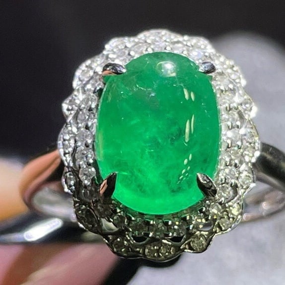 14k Gold 4.2 Ct Natural Emerald & Diamond Ring - 2