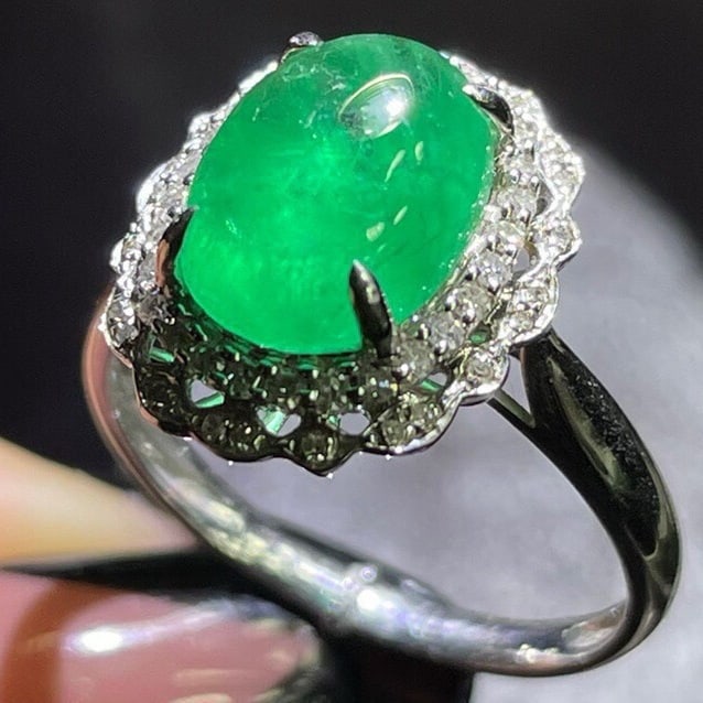 14k Gold 4.2 Ct Natural Emerald & Diamond Ring - 3