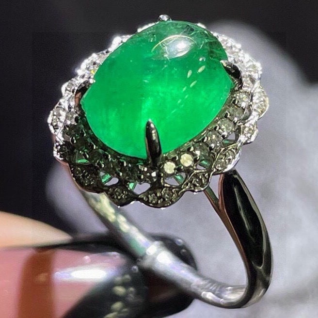 14k Gold 4.2 Ct Natural Emerald & Diamond Ring - 4