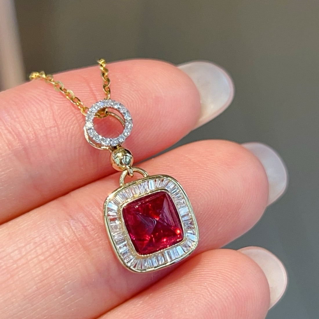 14k Gold 1.3 Ct Natural Spinel & Diamond Pendant( Without Chain ): Ref:231170213 // gold content:14k gold // main gemstone:spinel // shape:sugar-loaf // carat weight:1. 3ct // color:red // treatment:natural // // adjacent gemstone 2 : diamond // shape:multiple //