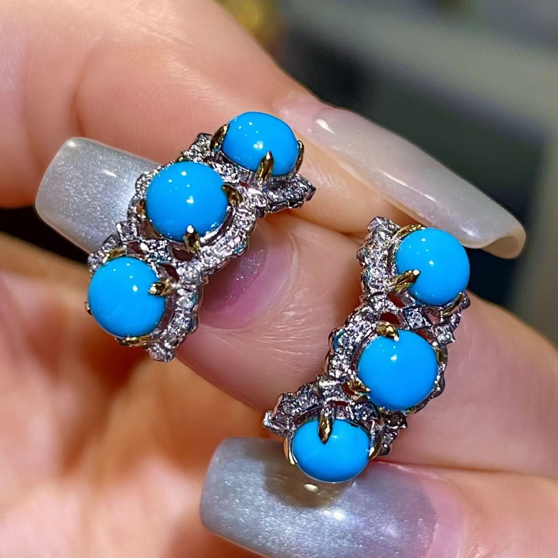 14k Gold 3.54 Ctw Natural Blue Turquoise & Diamond Earrings: Ref:231170220 // gold content:14k gold // main gemstone:blue turquoise // shape:round // carat weight:3. 36ct // color:blue // treatment:natural // cut grade:g // // adjacent gemstone 2 : diamond //