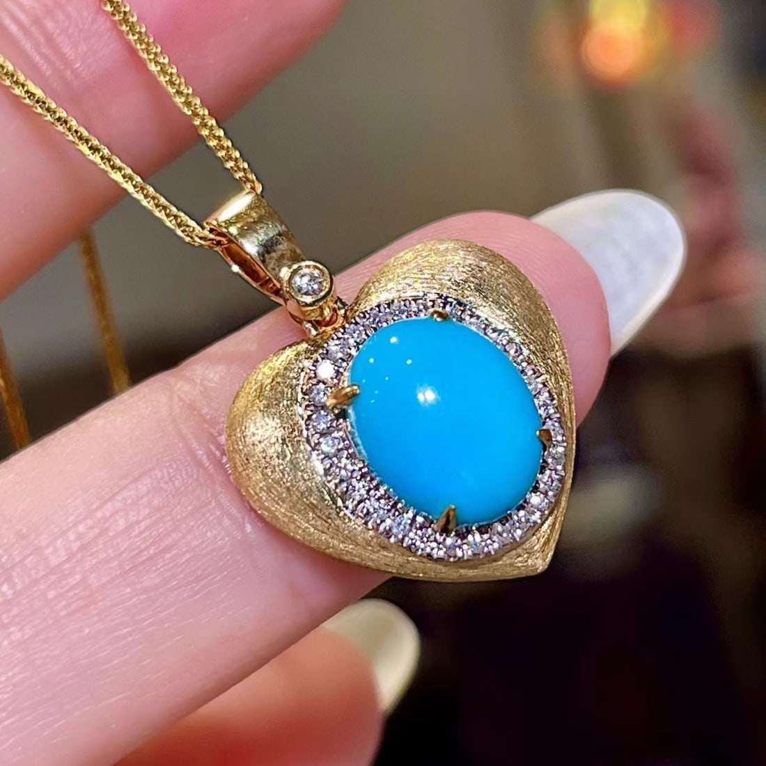 14k Gold 2.70 Ctw Natural Blue Turquoise & Diamond Pendant( Without Chain ): Ref:231170221 // gold content:14k gold // main gemstone:blue turquoise // shape:oval // carat weight:2. 55ct // color:blue // treatment:natural // // adjacent gemstone 2 : diamond // shape:round //